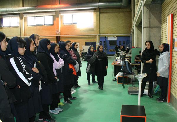 دختران هنرستان تربیت بدنی کمیل در کارگاه آموزشی ارزش های المپیک آکادمی ملی المپیک