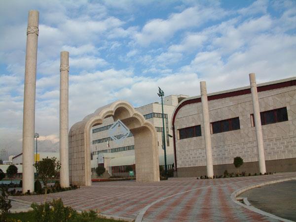 مجموعه ورزشی و امکانات  1