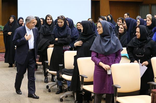 نشست صمیمانه3