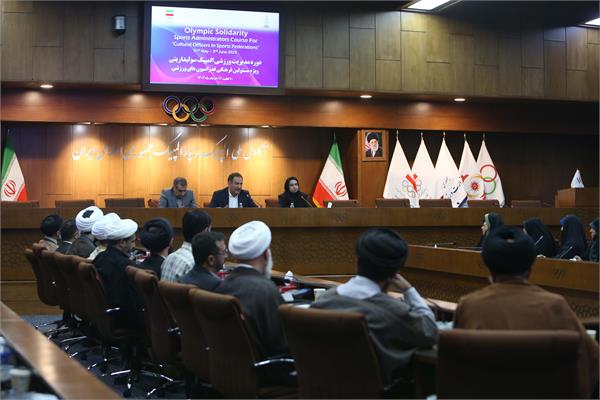 مراسم اختتامیه دوره مدیریت ورزشی المپیک سولیداریتی ویژه مسئولین فرهنگی فدراسیون های ورزشی (13 خرداد 1404) 11