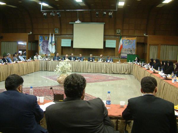 جلسه کارشناسان مسئول تربیت بدنی 14/8/87 4