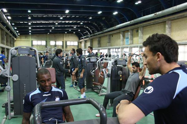 استقلال قبل از دربی