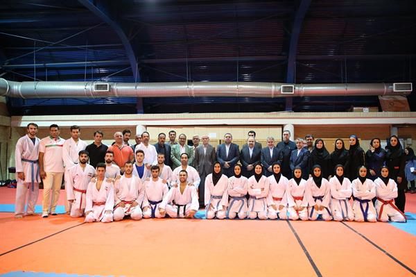 وزیر ورزش و جوانان به همراه رییس کمیته ملی المپیک از تمرینات تیم های ملی تکواندو،کاراته و احسان حدادی بازدید کردند