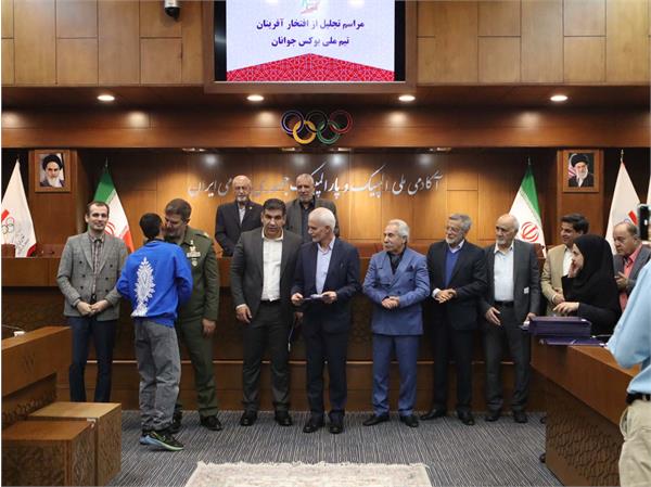 تجلیل از افتخار آفرینان تیم ملی بوکس جوانان (7 آذر 1403) 10