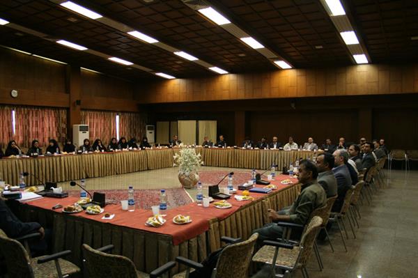 جلسه کارشناسان مسئول تربیت بدنی 14/8/87 9