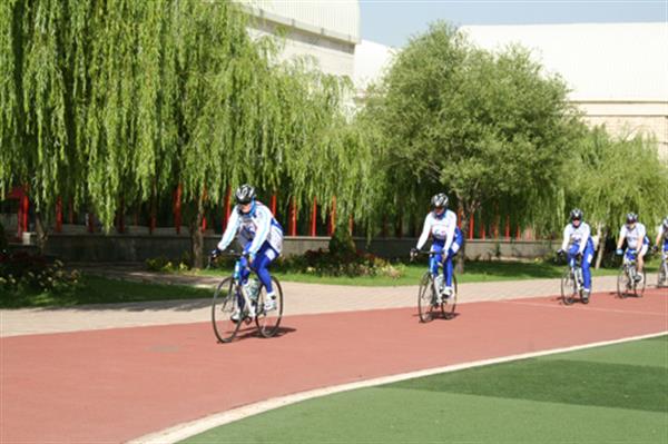 شروع تور ایرانگردی دوچرخه سوار نروژی از آکادمی 